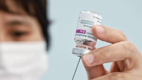 Bộ Y tế khuyến cáo người dân cần phải giác với những lời mời đăng ký tiêm vaccine Covid-19 trên mạng xã hội. Ảnh: QUANG PHÚC