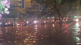 Hà Nội còn ngập lụt lâu dài do trạm bơm Yên Nghĩa tiếp tục chậm tiến độ