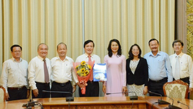 Đồng chí Phùng Công Dũng giữ chức Chủ nhiệm Ủy ban về người Việt Nam ở nước ngoài TPHCM  ​