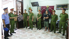 Cơ quan chức năng đọc lệnh bắt khẩn cấp Trịnh Thị Bích Trâm.