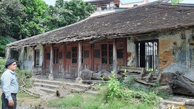 Ngôi nhà rường- công trình duy nhất còn lại tại Châu Hương Viên hiện đứng trước nguy cơ đổ sập ​
