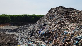 Bãi chôn lấp rác thải Thủy Phương có quy mô lớn nhất tỉnh Thừa Thiên - Huế dự kiến sẽ đóng cửa vào năm 2020 theo quy hoạch chất thải rắn. ​