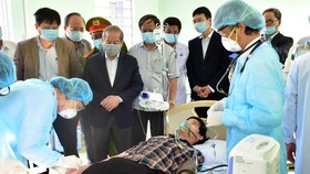 Các bác sĩ Trung tâm Y tế huyện Phú Vang diễn tập xử trí cấp cứu bệnh nhân nghi nhiễm virus nCoV