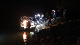 Vượt sông trong đêm đưa thi thể nạn nhân ở Thủy điện Rào Trăng 3 về bệnh viện