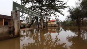 Thôn Xuân Tùy, xã Quảng Phú, huyện Quảng Điền, tỉnh Thừa Thiên - Huế gặp nhiều khó khăn do ngập lụt kéo dài hơn 1 tháng nay