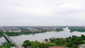 Đô thị Huế nhìn từ sông Hương ​