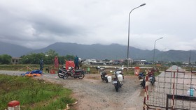 Lều bạt chốt kiểm soát phòng chống dịch Covid-19 xã Lộc Trì, huyện Phú Lộc, tỉnh Thừa Thiên – Huế bị mưa và gió lớn trưa 10-9 thổi bay