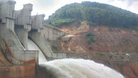 Hồ thủy điện Hương Điền bắt đầu vận hành xả nước từ 19 giờ ngày 13-10