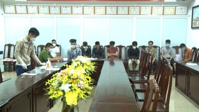 Công an đang đấu tranh với các đối tượng đánh bạc và tổ chức đánh bạc 