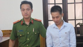 Áp giải bị cáo Trần Cao Dương về trại giam