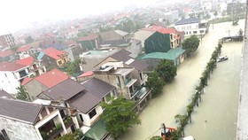 Nhiều đường phố, nhà dân ở trung tâm TP Hà Tĩnh bị ngập nước sâu