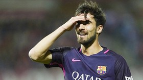 Gomes khẳng định không nói xấu Messi lẫn HLV Valverde. Ảnh: Getty Images