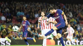 Messi đang bị quá tải. Ảnh: Getty Images