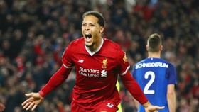 Virgil van Dijk mừng bàn thắng đưa Liverpool vào vòng 4 Cúp FA. Ảnh: Getty Images  