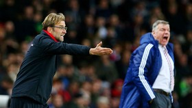 Jurgen Klopp (trái) sẽ giáp mặt Everton của Sam Allardyce trong tình thế khó khăn hơn dự tính. Ảnh: Getty Images    
