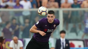 Nikola Milenkovic lọt vào tầm ngắm của Mourinho khi chơi xuất sắc trong màu áo Fiorentina. Ảnh: Getty Images    