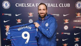 Gonzalo Higuain hy vọng là giải phát tốt cho hàng công của Chelsea. Ảnh: The Sun