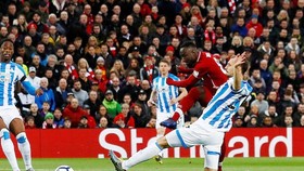 Naby Keita ghi dấu vào lịch sử Liverpool với bàn thắng mở tỷ số. Ảnh: Getty Images        