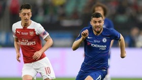 Mateo Kovacic (phải) đã chơi tốt khi giúp Chelsea thắng Europa League mùa qua. Ảnh: Getty Images    