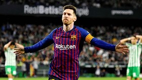 Barca muốn Lionel Messi kết thúc sự nghiệp tại Camp Nou. Ảnh: Getty Images