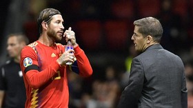 HLV Robert Moreno và Sergio Ramos tiếp tục cùng La Roja gây ấn tượng. Ảnh: Getty Images    
