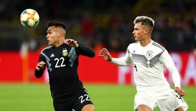 Argentina (trái) với đội hình trẻ trung ngược dòng thủ hòa 2-2 trước chủ nhà tuyển Đức. Ảnh: Getty Images