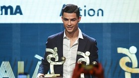 Cristiano Ronaldo được vinh danh tại Serie A. Ảnh: Getty Images