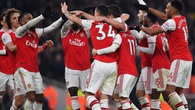Đám đông cầu thủ Arsenal ăn mừng là hình ảnh cho thấy sự gắn kết đã trở lại. Ảnh: Getty Images    
