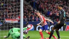 Saul Niguez ghi bàn duy nhất giúp Atletico Madrid tạo lợi thế. Ảnh: Getty Images