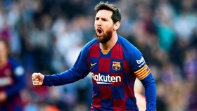 Lionel Messi bùng nổ đưa Barca trở lại ngôi đầu.