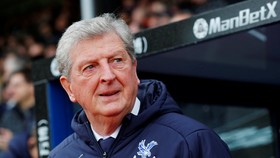 Nếu bóng đá trở lại, những HLV lớn tuổi như Roy Hodgson có thể vẫn không được phép làm việc. Ảnh: Getty Images   