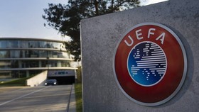 Trụ sở UEFA những tuần tới khó có thể bình yên trước dịch bệnh.