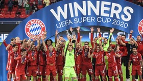 Bayern Munich đánh bại Sevilla trong hiệp phụ để nâng Siêu cúp châu Âu. Ảnh: Getty Images