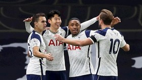 Tottenham đã giành chiến thắng quan trọng để vươn lên ngôi đầu. Ảnh: Getty Images  
