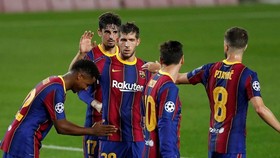 Cầu thủ Barca một lần nữa chung tay giúp CLB vượt qua khó khăn tài chính. Ảnh: Getty Images