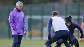 HLV Jose Mourinho ít nhất hài lòng vì không phải chịu thêm sự gián đoạn. Ảnh: Getty Images