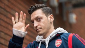 Mesut Oezil chính thức xác nhận đã rời Arsenal. 