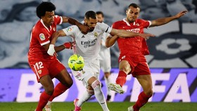 Real Madrid lỡ cơ hội lên ngôi đầu khi hòa trước Sevilla. Ảnh: Getty Images