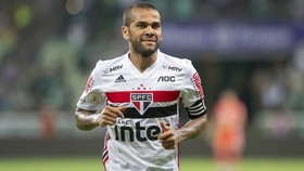 Dani Alves vẫn đang chơi tốt ở tuổi 38 trong màu áo Sao Paulo.
