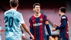 Lionel Messi đã làm mọi thứ có thể nhưng không cứu nổi Barcelona. Ảnh: Getty Images