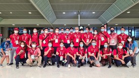 Hình ảnh những thành viên cuối cùng của Đoàn thể thao Việt Nam tại sân bay. Ảnh: T.S
