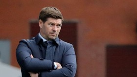 HLV Steven Gerrard không thể đưa Rangers đến vòng bảng Champions League.