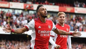 Pierre-Emerick Aubameyang ghi bàn để cứu rỗi Arsenal. Ảnh: Getty Images