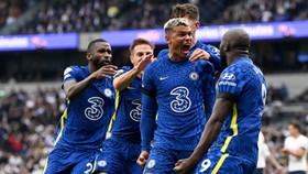 Chelsea tiếp tục tỏ rõ sức mạnh khi giành chiến thắng thuyết phục 3-0 tại Tottenham. Ảnh: Getty Images