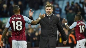 HLV Steven Gerrard khen ngợi sự dũng cảm của cầu thủ Aston Villa. Ảnh: Getty Images