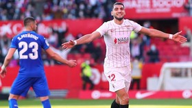 Rafa Mir ghi bàn quyết định trong hiệp một để giúp Sevilla chiến thắng.