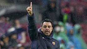 HLV Xavi được trải nghiệm trận “El Clasico” đầu tiên không phải với tư cách cầu thủ.