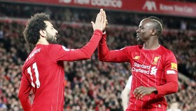 Liverpool từ lâu đã quá phụ thuộc vào Mohamed Salah, Sadio Mane. Ảnh: Getty Images