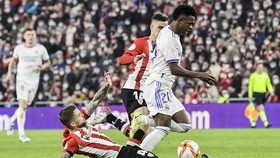 Athletic Bilbao ngáng đường mùa giải tham vọng của Real Madrid.