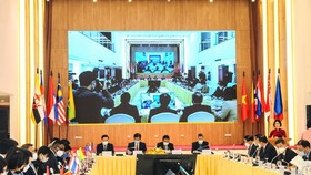 Đại diện của chủ nhà Việt Nam chuẩn bị cho Hội nghị trưởng đoàn lần 2.
